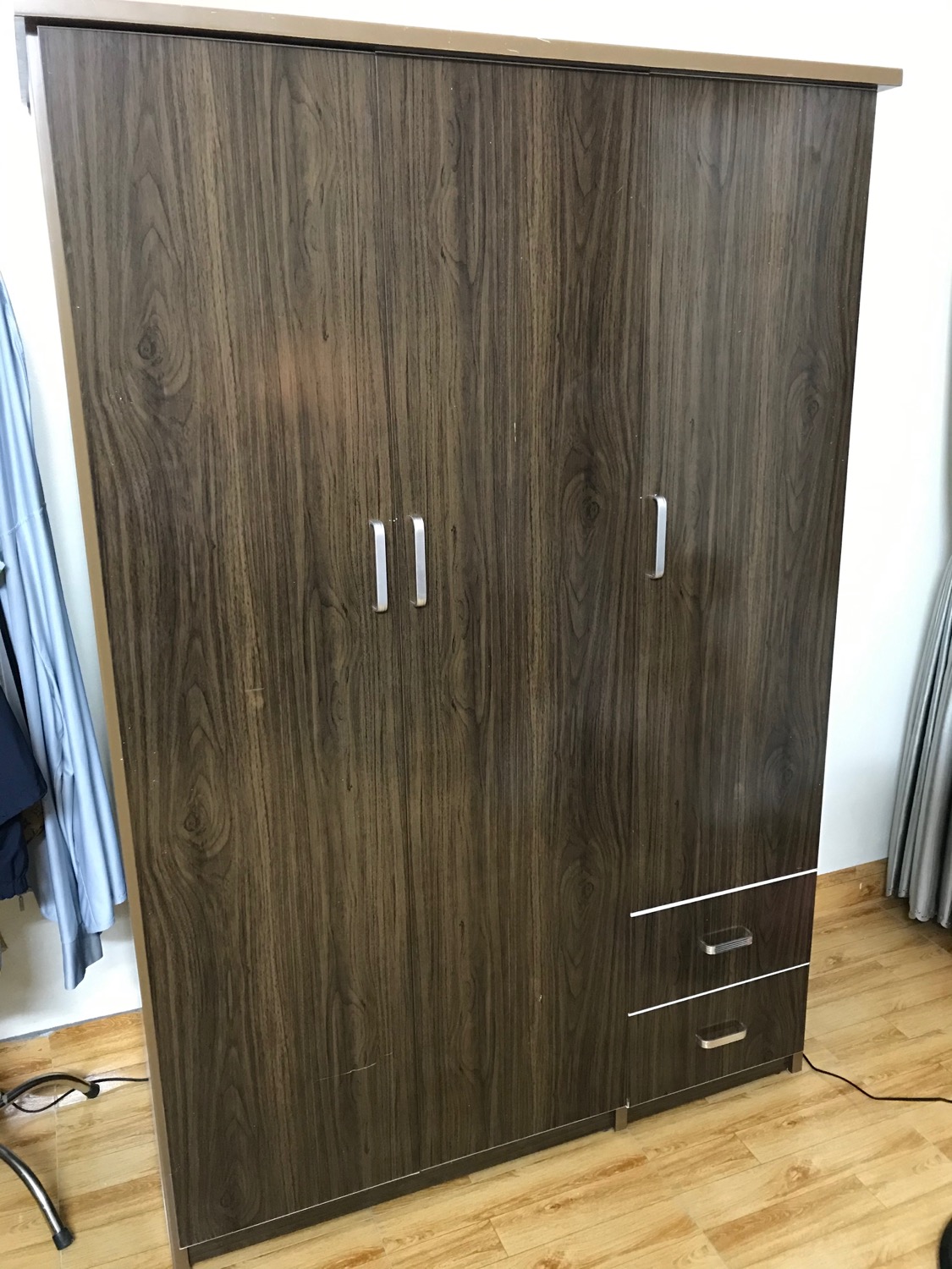 Mình đặt hàng thấy ship nhanh hơn dự kiến. Sản phẩm đẹp, chắc chắn. Các bạn lắp đặt làm việc cẩn thận, tỉ mỉ, nhiệt tình. Cám ơn Shop và Tiki