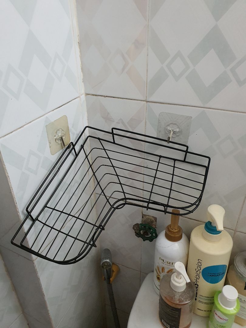 Sản phẩm lỗi ko treo đc vững như hình ảnh. Miếng dán treo ko giống hình quảng cáo.