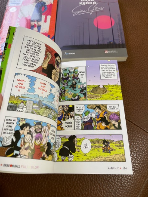 Mua 4 sách truyện, cuốn Dragon Ball mở ra đã thấy tháo bọc plastic và ko có Postcard kèm truyện???