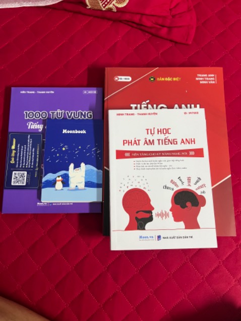 Shop đóng gói cẩn thận giao hàng nhanh, còn tặng kèm 1 quyển sách ghi chú xinh xắn ạ, rất ưng ý