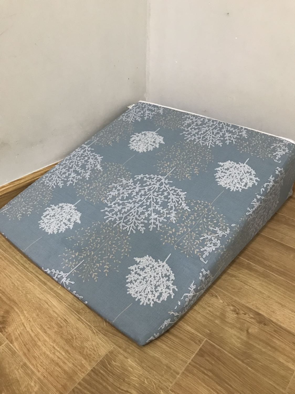 Gối êm nằm thoải mái dễ chịu, tưởng cao mà lại rất bình thường. Mới ngủ được 2 hôm đã bớt viêm họng, nghẹn cổ, nuốt vướng rất nhiều. Trước tiếc tiền mua phải hàng *** quảng cáo nhập khẩu Nhật Hàn gì đó mà nằm không nổi 1 đêm. Tiền nào của ấy chẳng sai tí nào