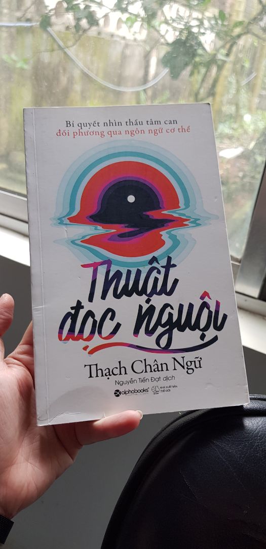 sách này mình ko đánh giá về nội dung, vì chưa đọc, nhưng mà đóng gói thì hơi tệ  nên chỉ ở mức này thôi. May là bìa ko rách hay móp quá nhiều, chứ với mức
 giá như vậy mà nhận quyển sách ko đc giữ cẩn thận thì có hơi thất vọng