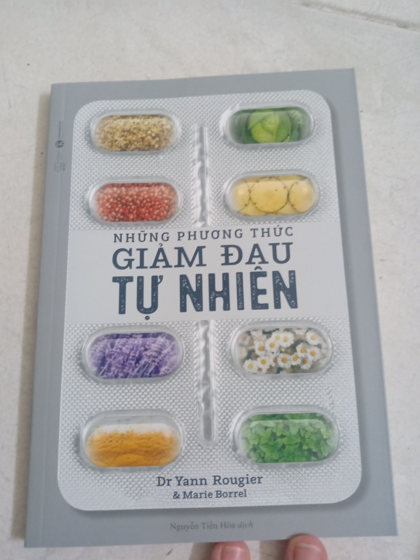 Hơi bất ngờ vì nhận được sách sớm mặc dù trong mùa dịch. Sách rất hay. Có nhiều kiến thức hữu ích về các loại thực phẩm giảm đau tự nhiên.