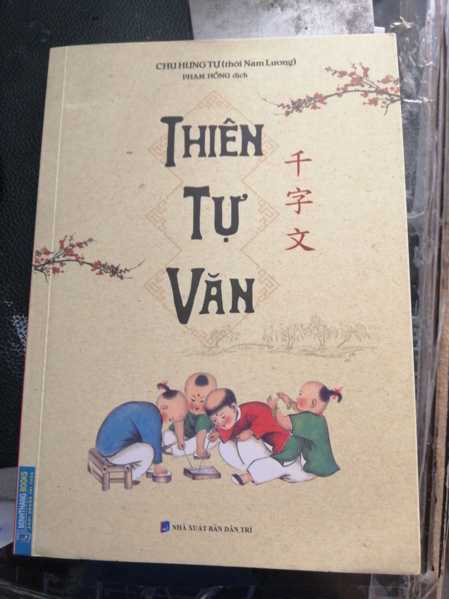 chất lượng sách tốt, bìa in đẹp. Đã mua cả 3 quyển tam tự kinh,thiên tự văn và tam thiên tự.. rất là hài lòng.