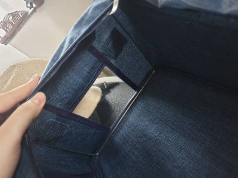 vải dày dặn, khung nhìn vậy chứ rất cứng cáp luôn