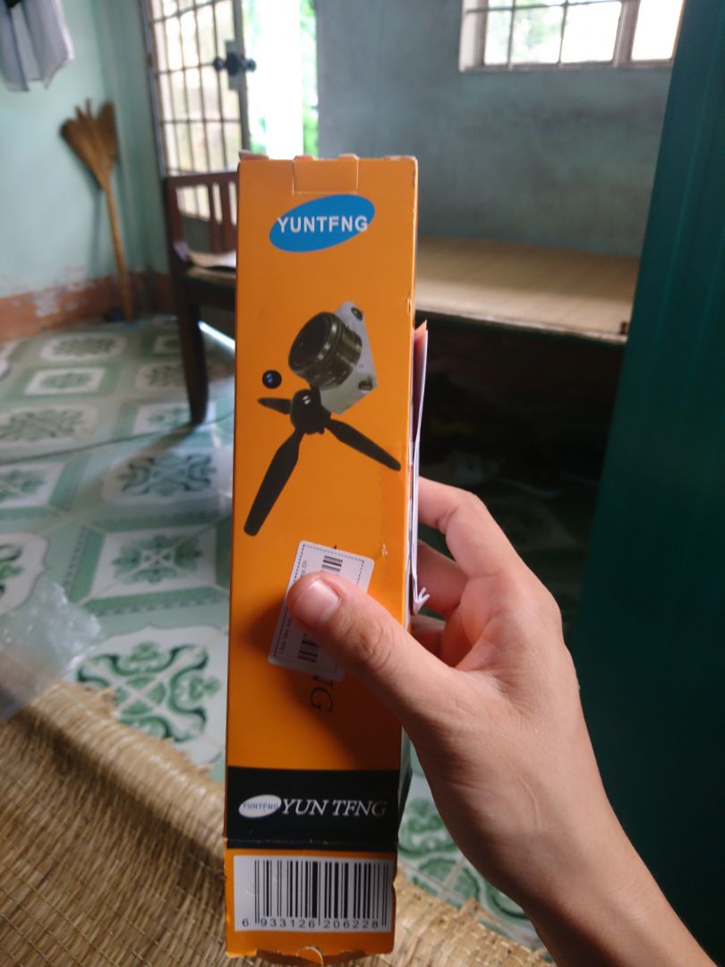 Không phải hiệu YUNTENG như giới thiệu, mùi nhựa rất hôi, chất lượng chờ thời gian kiểm chứng.