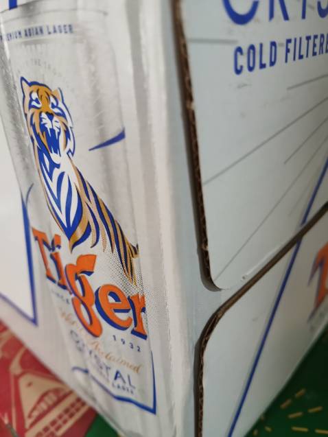 Hạn sử dụng mới, mà thùng hơi móp không biết có *** nào xì không