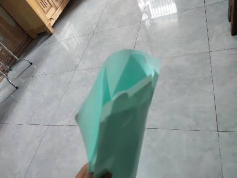 *** đảo, quảng cáo trên hình  nói hộp nhựa cứng mà tiki giao hộp mỏng như bìa bóng đựng tài liệu.