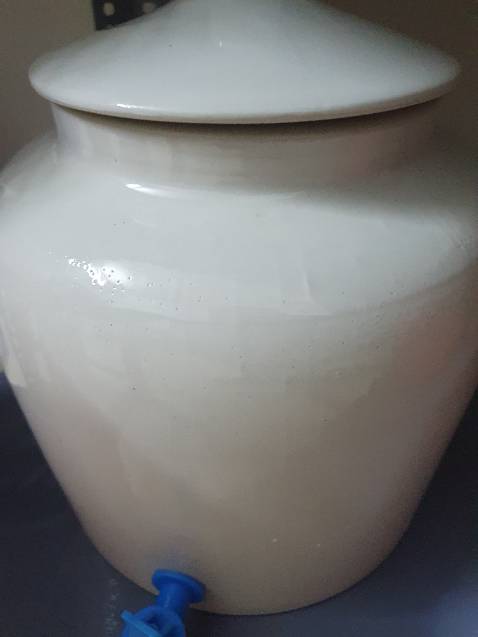 Bình hơi mỏng , màu men với kết cấu bình ko đc láng mịn,thiếu thẩm mỹ,nếu chỉ sử dụng đơn giản thì tạm ổn,yêu cầu cao thì ko nên mua.