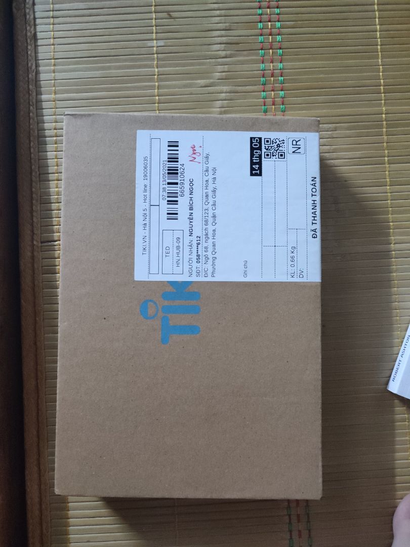 Em không biết sao á lần nào em cũng nhận được hàng đẹp mà em mua suốt từ năm em lớp 10 cũng 4 5 năm rồi đẹp từ cái dán băng keo cho đến hộp sách không bao giờ bị hỏng hay lỗi thực sự ý, em luôn chọn tiki là nơi mua sách ưng 1 cách khinh khủng