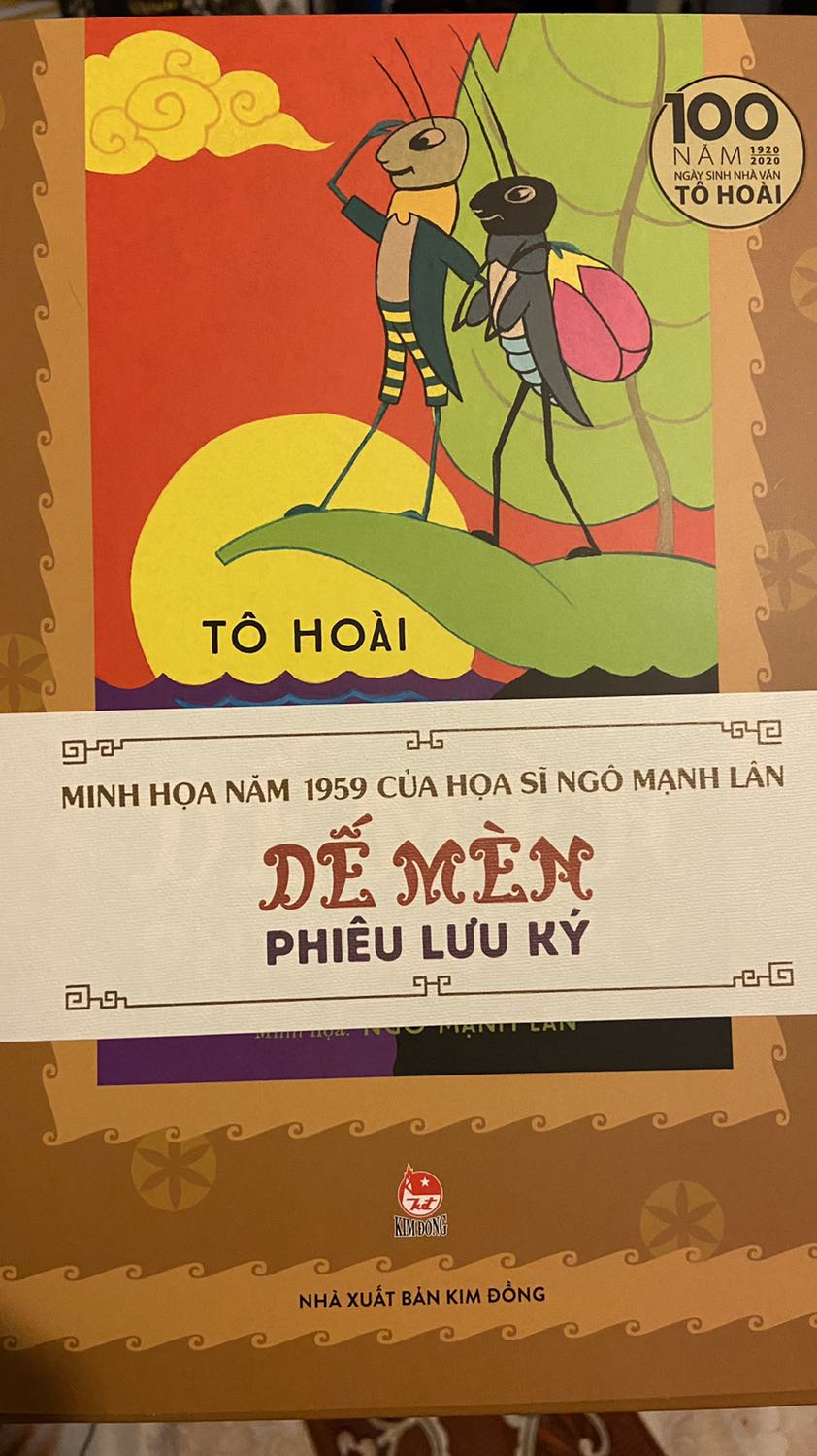 Trở về thời thơ ấu. Sách in đẹp chất giấy dày - tranh màu rõ nét. Giá bìa sách hơi cao phải đợi giảm giá áp mã sale mới dám mua sở hữu!

Fahasa đóng gói sách tốt, nguyên seal. Nhưng giao hơi lâu không được nhanh chóng như TIKI.