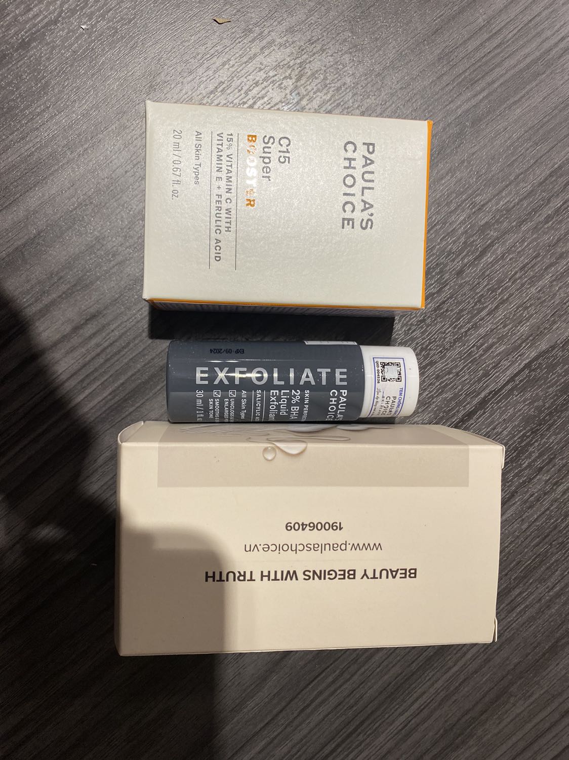 Đóng gói cẩn thận. Dùng tốt, mình dùng cg các sp của paulas + 2 sp obagi, da mặt có cải thiện
Mình dùng trg quy trình dưỡng buổi sáng: srm, lotion aha, serum vitamin C, kem dưỡng, kem chống nắng