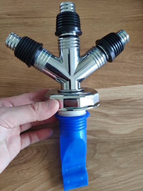 Rât chất lượng, sạch sẽ hết mùi, trước không biết để nước thoát lênh láng ra sàn bẩn vô cùng, nay lắp bộ này vào đã rất tốt