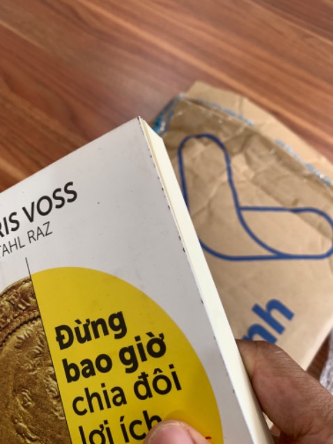 Sách bẩn khi vừa khui hàng