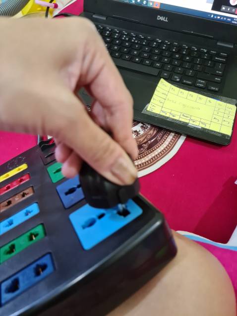 Sản phẩm không tốt, không cấm được phích cắm vào ổ cắm, tôi đã quay clip và gửi hình nhưng không up được.

Tôi cần đổi hàng ngay lặp tức vì ổ điện mắc tiền mà không sử dụng được.
Gạt ai không đi gạt đi gạt bà bầu vậy trời, mua về để chuẩn bị đồ đạc cho con mà vậy đó.