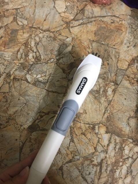 1 món đồ cực kỳ thiết thực cho phụ nữ bếp núc, ồi cái cảnh cầm cái cọ sắt 5k cào nồi mà xước hết cả chống dính mà xót ruột, giờ mình đã tìm được chân ái đây rồi. Đầu tư chỉ mấy chục mà thấy nhẹ nhàng đi bao nhiêu, lại còn đẹp cái gian bếp của mình. Lắp ráp trong 1 nốt nhạc, tay cầm chắc chắn mà nhẹ. Thiết kế hay dã man là tích hợp ống đựng nước rửa, ấn nhẹ cái là phun ra. Mỗi tội màu trắng là có thể sẽ nhanh bẩn nè ha ha. quá tuyệt, quá ưng cái bụng