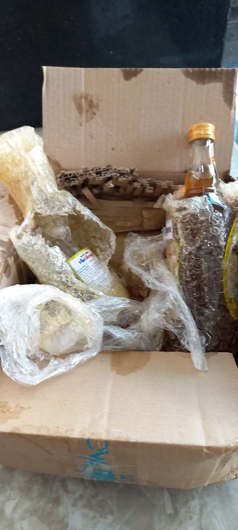 mua 2 chai khi nhan xong mở ra bể hết 1 chai