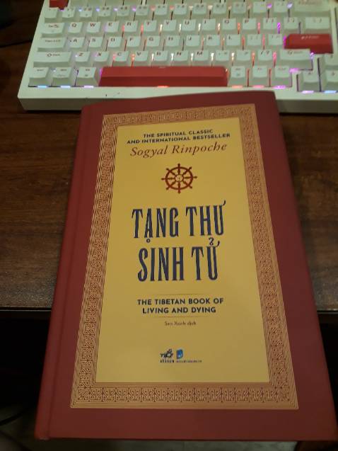 Sách bọc cẩn thận, giao hàng nhanh, giấy đẹp chữ in rõ ràng.