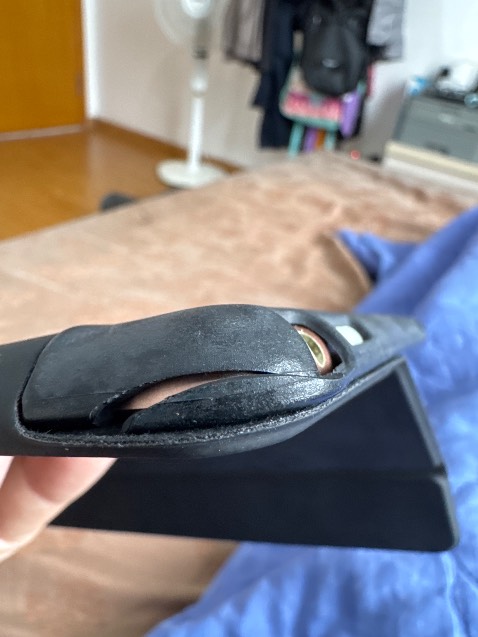 Đồ mới nhận tối qua, mà đã nát hết góc, ốp có hiện tượng oxi hoá rồi.