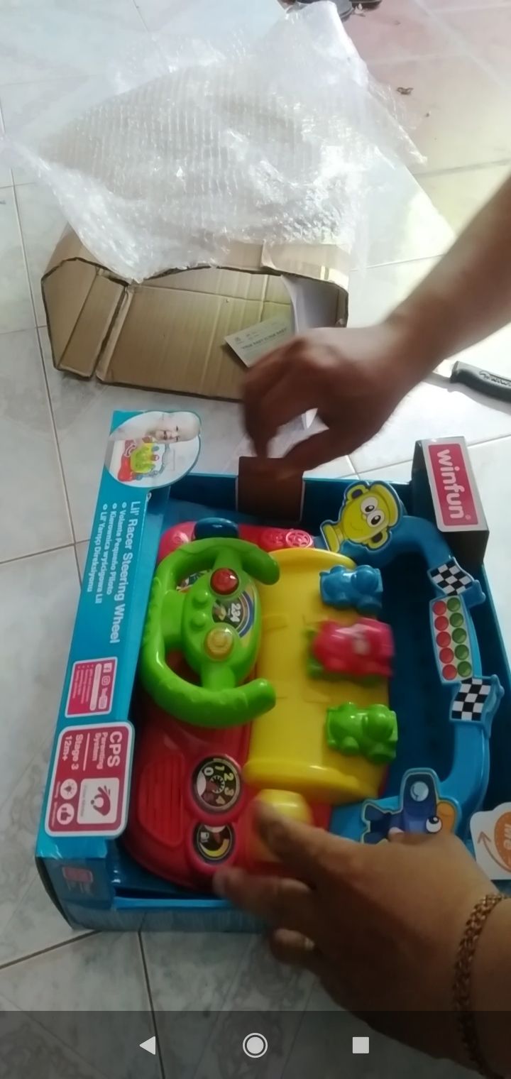 sản phẩm được đóng gói cẩn thận, nhìn chắc chắn, kích thước to hợp với cả trẻ nhỏ, có sẵn pin bên trong.