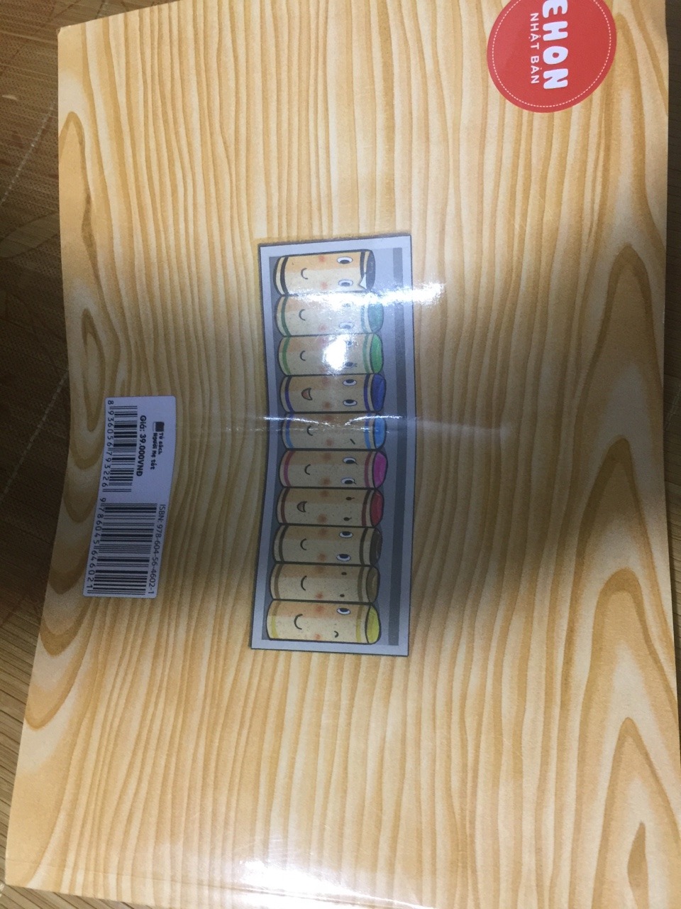 Truyện rất ý nghĩa, dễ hiểu, phù hợp cho bé từ 4 tuổi. Tuy nhiên kho hàng làm việc tắc trách, bọc quyển sách mà gập đôi lại nhét vào một cái hộp nhỏ, sách nhà mình đọc cả tỉ lần cũng không bao giờ để bị quăn mép hay gấp sách như thế. Bé nhà mình rất thất vọng.