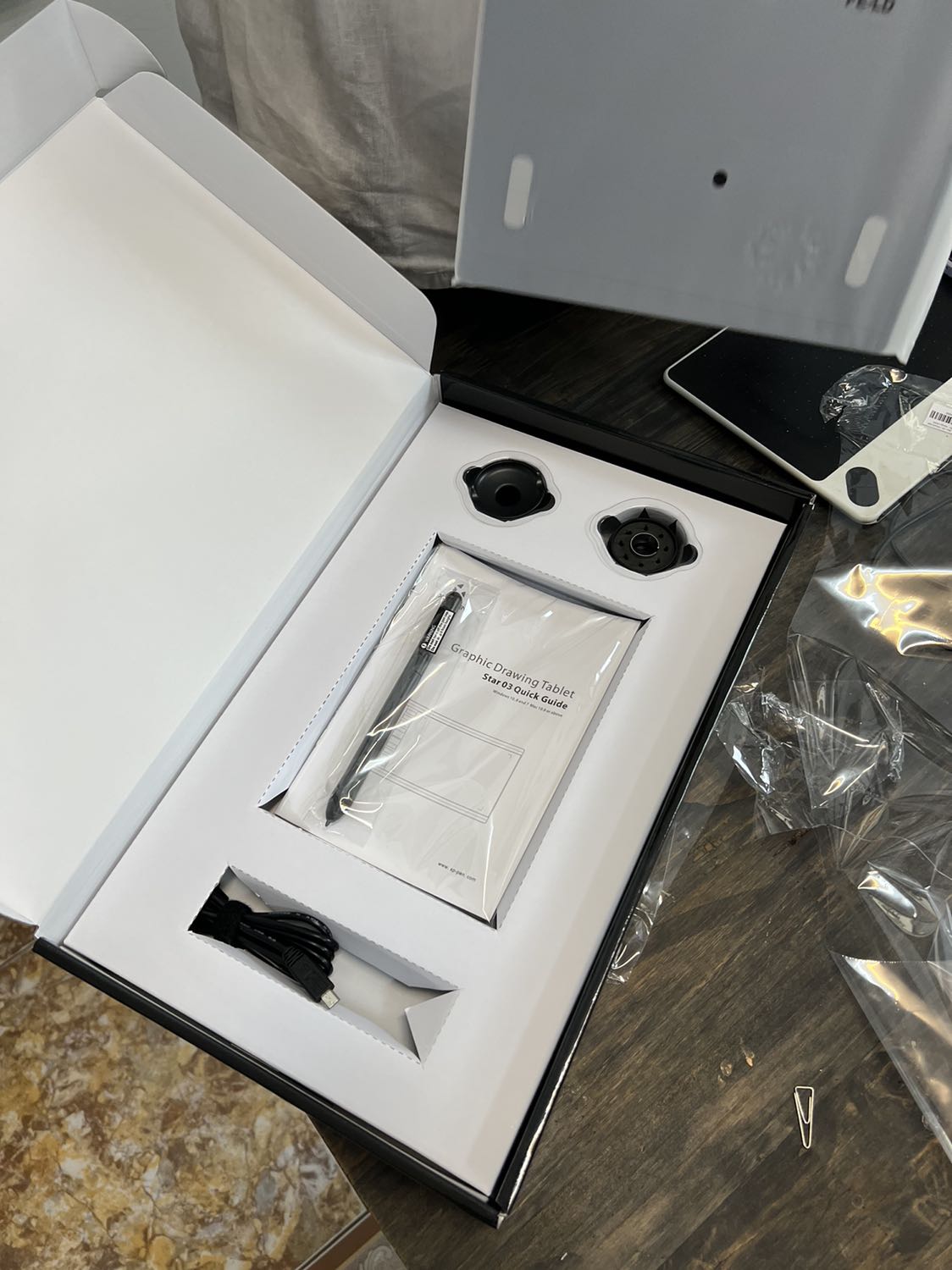 Giao hàng nhanh, đóng gói rất cẩn thận, vẽ nét nuột , vẽ nhanh thì bớt nhạy hơn chút xíu