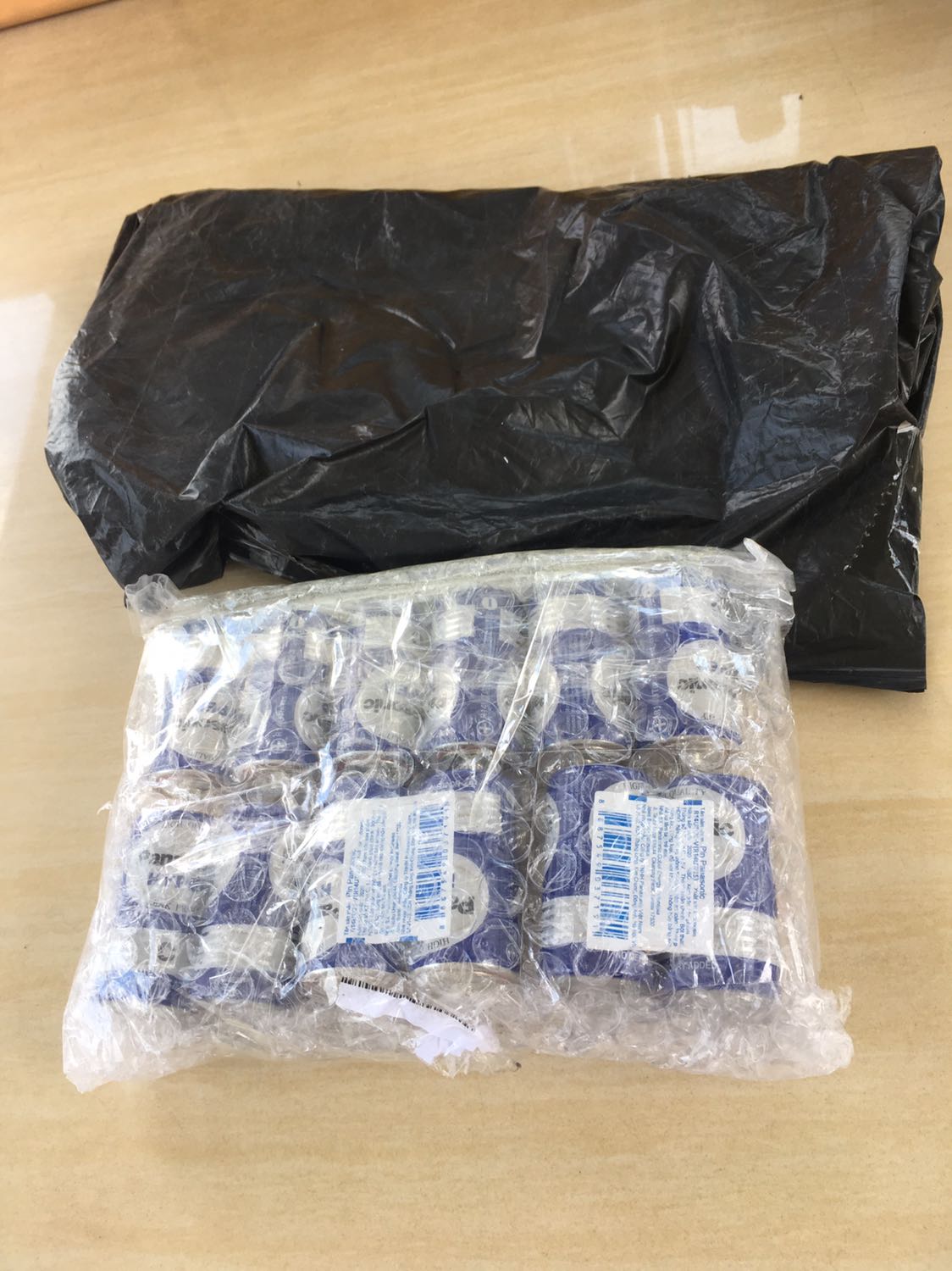 Đóng gói quá tệ, pin mới xài thấy ok, k ổn sẻ review lại