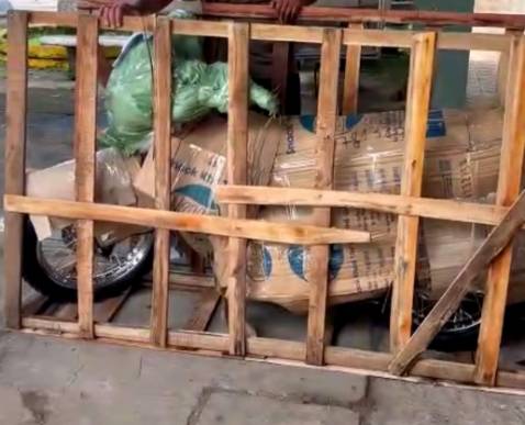 Cảm ơn mr Phương phòng Kinh doanh và team Yamaha Sáng Thu. Các bạn hỗ trợ mình rất tận tình và chuyên nghiệp.

1. Hỗ trợ tư vấn chi tiết và dễ hiểu. 

2. Hỗ trợ đóng thùng và gởi xe từ Quảng Ngãi vào SG  rất kỹ và đúng thời gian đã hẹn trước. 

P/S: lần đầu mua xe máy online. Mình rất phân vân nhất là chọn 1 đại lý ở xa SG. Tuy nhiên sau khi làm việc với team Sáng Thu mình cảm thấy rất hài lòng. Dịch vụ các bạn hơn mức 5 *. Cảm ơn team nhiều. 

Các bạn thích dòng PG-1 mà ở các TP lớn Hcm-HN chưa mua được hãy chọn Sáng Thu nhé.

Thân,