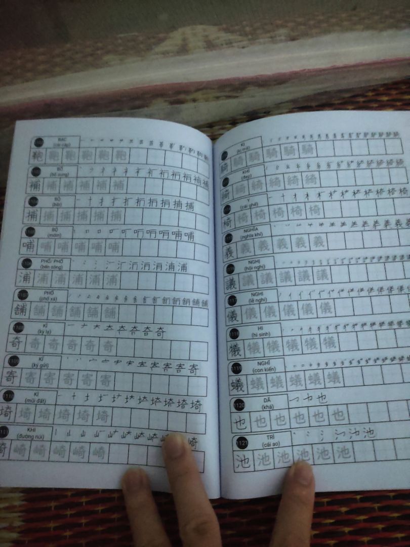 Sách này phù hợp với ai học N2-N1. Mình mới chớm học N3 học này hơi ngợp