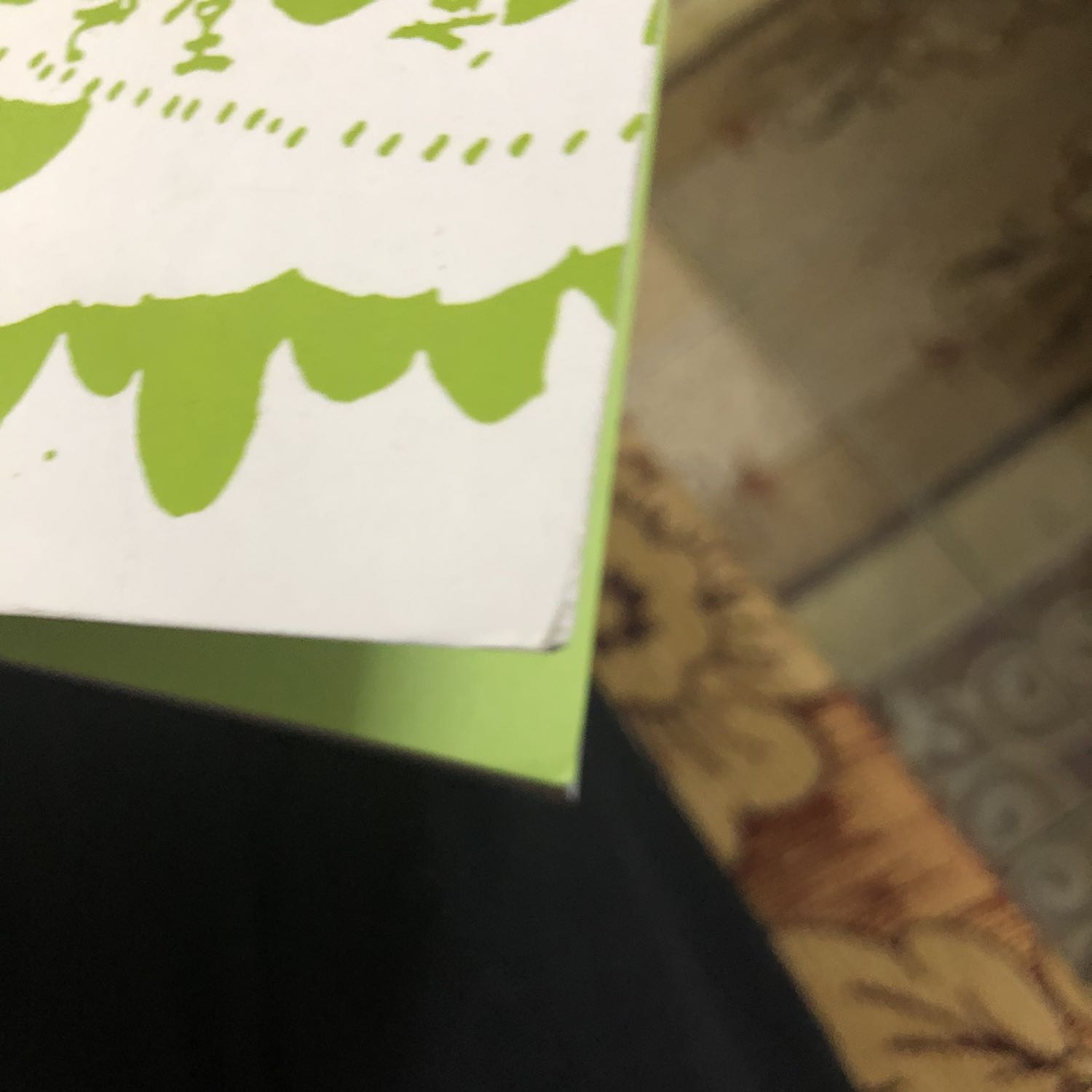 Sách cũ??? Nếu tiki check lịch sử mua hàng của tôi thì sẽ biết tôi mua khá nhiều sách. Tôi là người cầu toàn nên rất khó chịu với kiểu cung cấp sản phẩm ntn. Đó là lý do tại sao nhiều cuốn sách tôi vẫn phải trực tiếp ra hiệu sách mua.