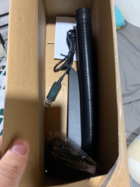 Lần đầu đặt lòng tin mua hàng trên Tiki, đợt 2-2 lướt qua thấy quảng cáo nên click vào xem thử, thấy sản phẩm cũng mới tuy nhiên giá thành hợp lý,
Quan trọng là được bảo hành 12 tháng nên mới quyết định đặt về thử, qua sử dụng thì thấy tương đối ổn, máy chạy êm hút khỏe, có kèm khá nhiều đầu hút thay thế, hút được cả bụiấy ở ga giường.
Ngoại quan nhỏ gọn, dễ sử dụng, shop có gửi kèm giấy hướng dẫn sử dụng chi tiết, đặc biệt là quá trình sạc pin. Khi sạc đầy pin thì hút được tầm 25-30'. mỏi tay luôn :)) )
Dây sạc cắm với cục sạc đt khoảng 3 tiếng là đầy pin, còn nếu cắm vào ổ usb thì khá laauu ấy. Trước mắt cứ cho shop 5*, sẽ sử dụng và góp ý thêm