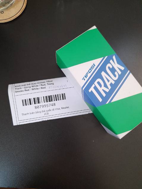 Kính đẹp, nhẹ, đeo vừa tầm mắt