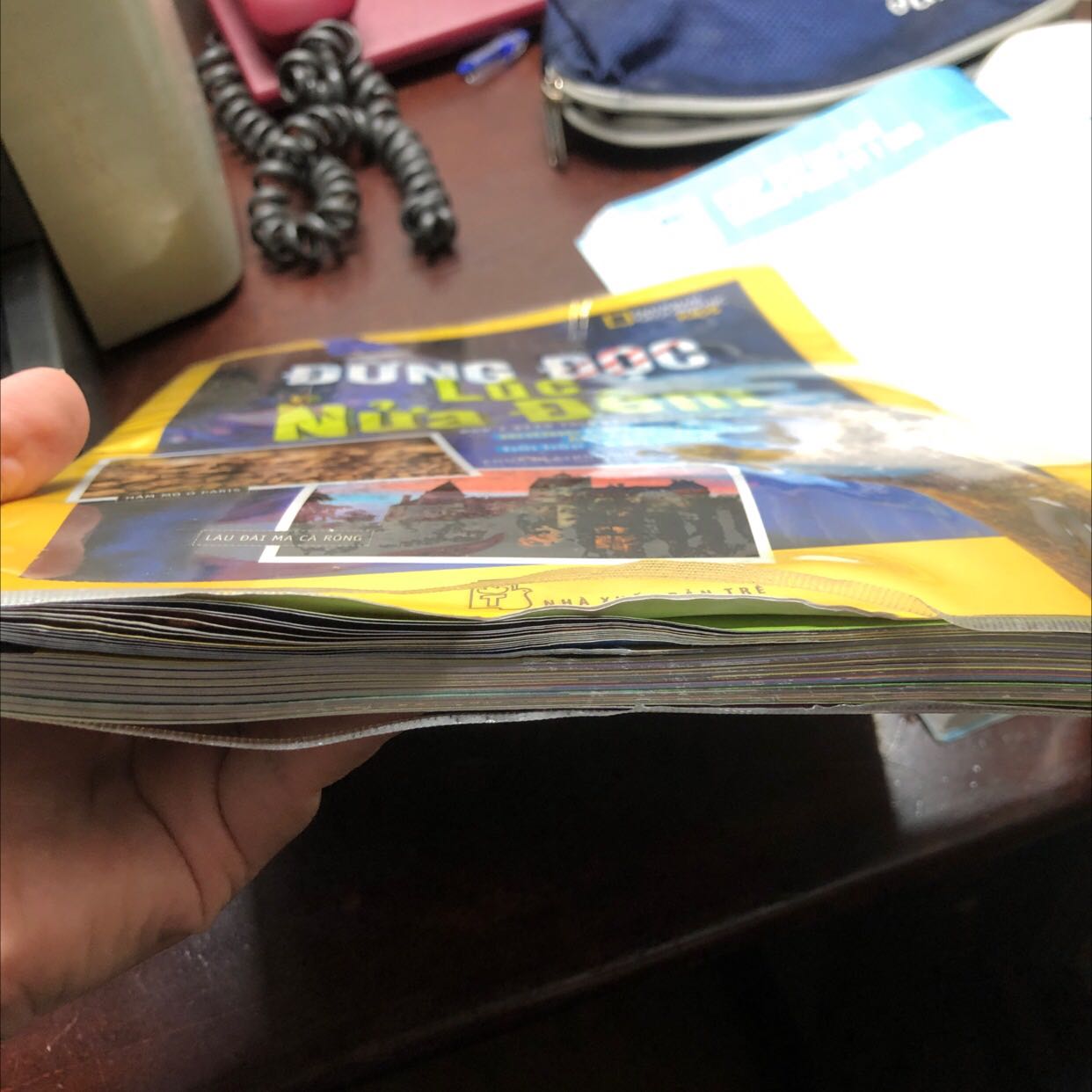 Nội dung sách rất hay, nhưng vận chuyển quá ẩu. Mình rất quý sách, nên sorry tiki mình ko chấp nhận được, tiki nên xem lại đơn vị vận chuyển