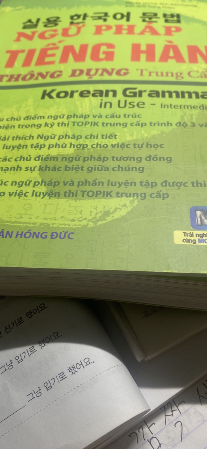 Sách hay, đáng mua để học kèm theo, giúp hiểu rõ ngữ pháp hơn, có moitj số btap để thực hành ngũ pháp đó, nhưng ko có đap an nên k biết làm đúng k. Học xong sẽ mua tiếp quyển cao cấp Sách hay, đáng mua để học kèm theo, giúp hiểu rõ ngữ pháp hơn, có moitj số btap để thực hành ngũ pháp đó, nhưng ko có đap an nên k biết làm đúng k. Học xong sẽ mua tiếp quyển cao cấp