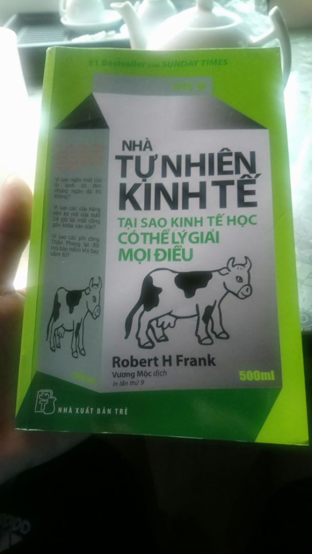 Một cuốn sách về kinh tế rất hay, đơn giản, dễ hiểu. Có rất nhiều các ví dụ dẫn chứng trên thực tế vô cùng quen thuộc. Đáng giá tìm đọc ?. Nhà bán hàng bao bọc sách cẩn thận, Tiki xử lý nhanh người giao hàng có thái độ tốt. Mọi thứ đều tuyệt vời ❤️.