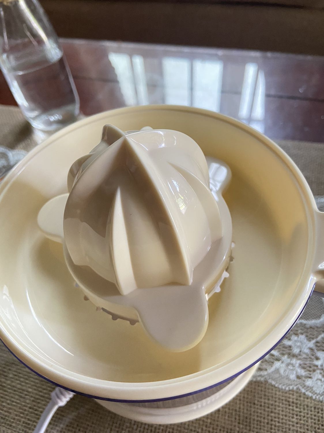 Vửa rẻ vừa xinh. Hoạt động tốt. Rất ưng ý luôn.
Còn bên hay không thì chưa biết. 
HDSD bằng Tiếng Anh ạ.