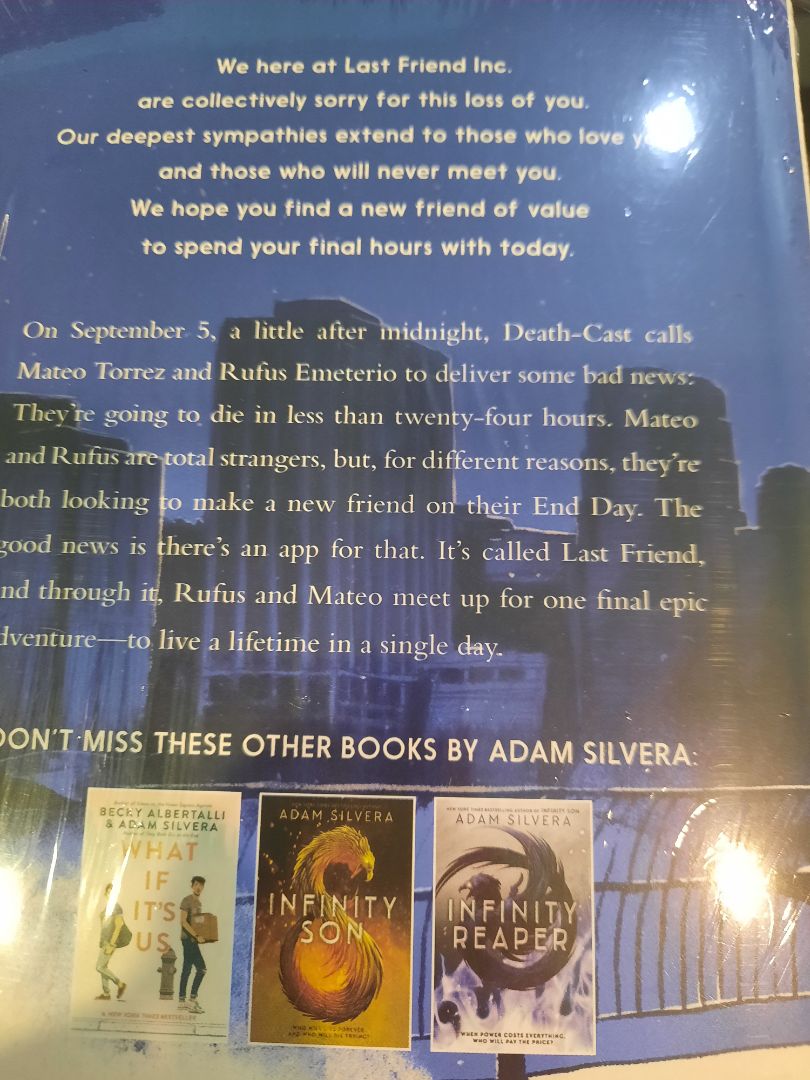 có seal cẩn thận, sách đẹp lắm ạ, tớ rất thích bìa, hi vọng nội dung cũng hay!
cảm ơn nhà bán ạ