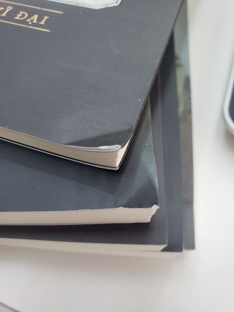 sách đóng gói ẩu, 10c mà rách gáy hết 4c, một số cuốn quăn bìa. 
Lỡ đánh giá 5sao sửa không được, chứ thực tế định trừ bớt 2 sao cho khâu đóng gói.
Mua sách định tặng mà mở ra xong bỏ ý định