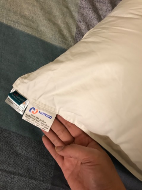 Gối rất êm, độ đàn hồi tốt. Nằm cảm giác thoáng chứ không bí. Đường may chi tiết tỉ mỉ rất đẹp. Đóng gói hít chân không gọn gàng. Giao hàng nhanh.