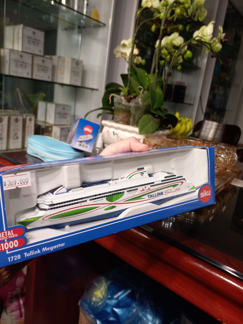 giao hàng nhanh chóng, sản phẩm đẹp, hàng như mới, đóng gói hàng kĩ càng, cực kì ưng shop. Hôm nào cí dịp ủng hộ shop