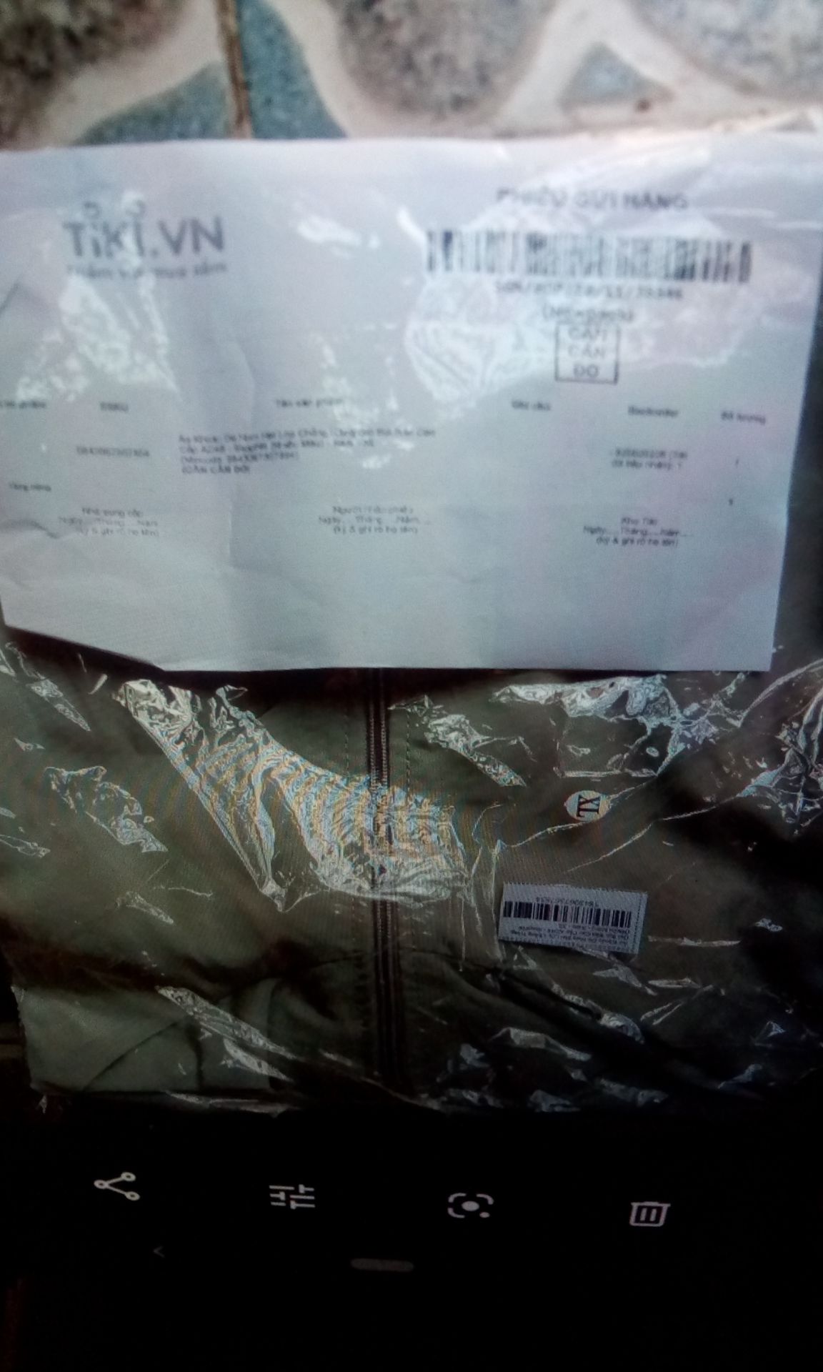 áo đẹp dù mỏng nhẹ sản phẩm đẹp.Tiki đóng gói kỹ đẹp.Cực kỳ hài lòng