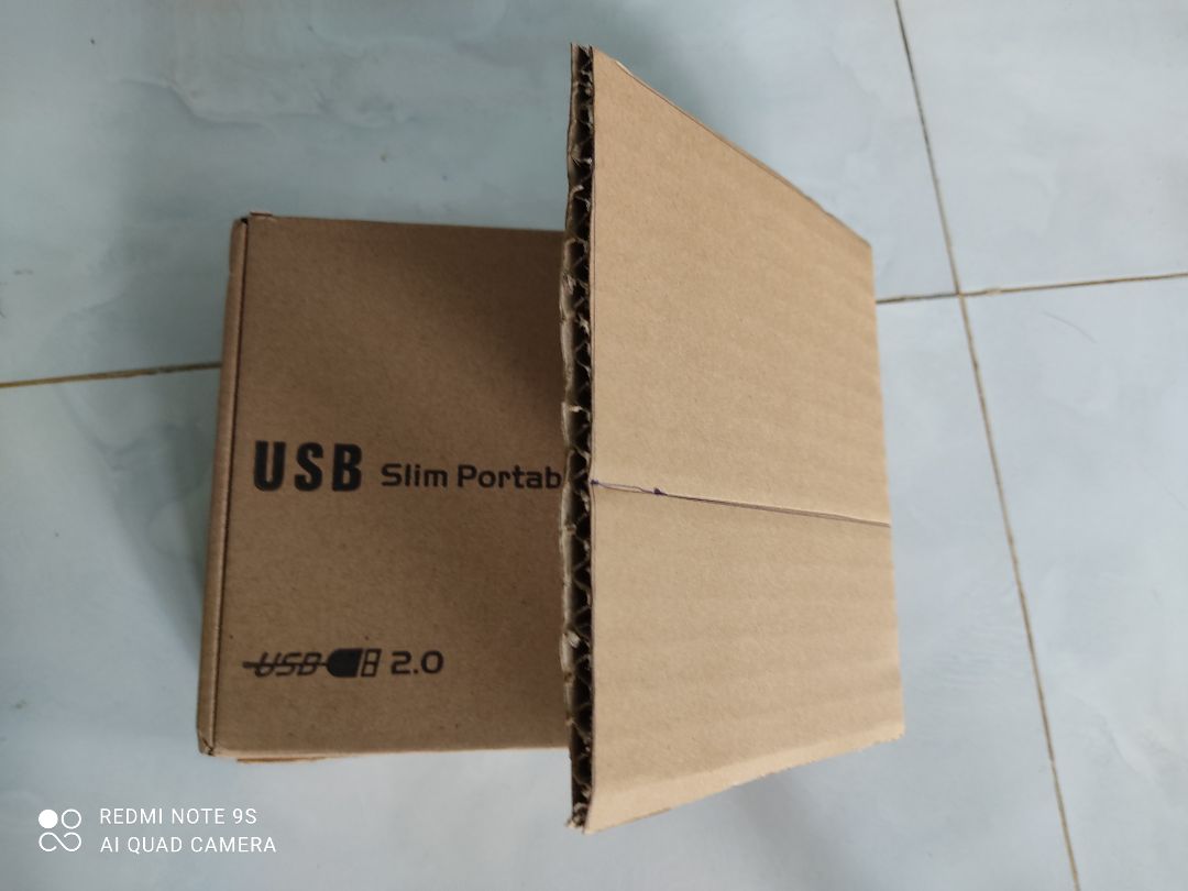 Shop uy tín, nhiệt tình, đóng gói sản phẩm đẹp, đầy đủ như hình trên tiki. *** thử CD thấy ổ chạy ok, không kêu, nhưng không biết chạy DVD và ghi đĩa thế nào. Ủng hộ shop 5 sao.