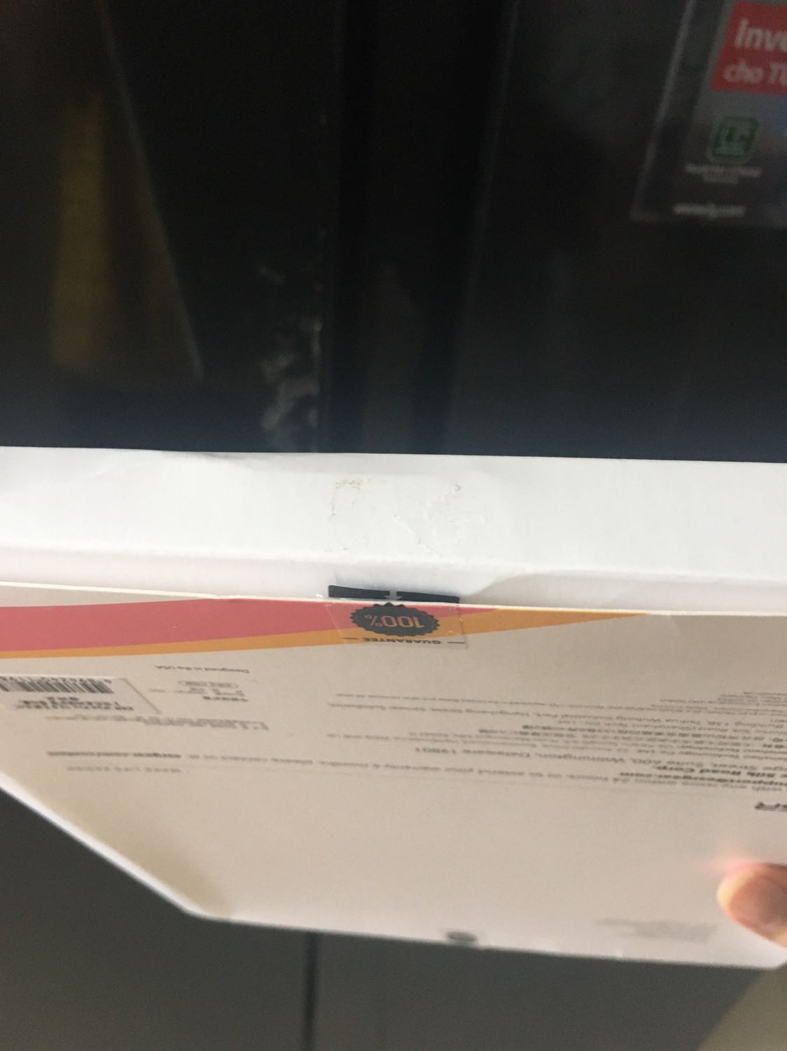 Hộp móp méo nhiều, đã bị bóc tem authentic