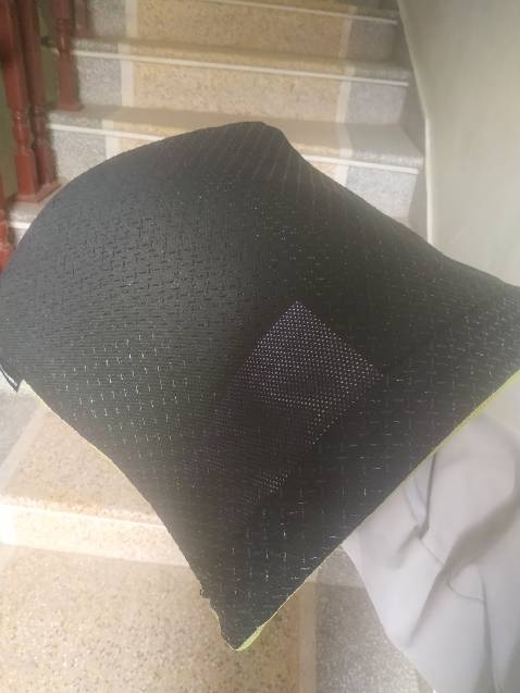 Chất liệu chắc chắn, tháo lắp gọn gàng, có một điểm trừ là màn mình nặng chưa tới 6 cân mà một thấy ở dưới đã bị tụt đó màn nặng?