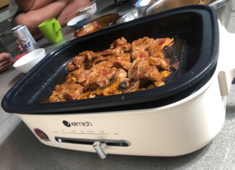 Tiện dụng và gọn, 3 chức năng nướng, lẩu, hấp. Mới *** nướng xong, rất ok, dễ sử dụng và dễ vệ sinh. Nên mua .