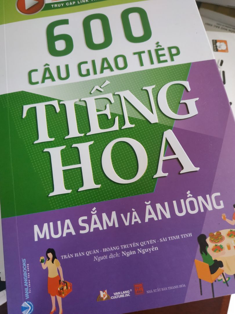 Sách đẹp, nhỏ gọn, xem nhanh. bao gồm nhiều chủ điểm nhỏ trong giao tiếp ăn uống