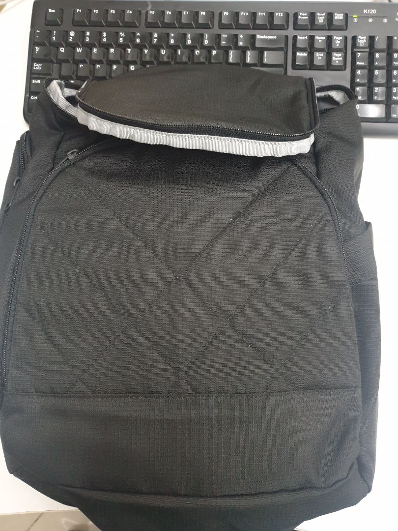 Balo rất xinh,nhỏ gọn nhưng đựng được rất nhiều đồ,có ngăn laptop,bình nước...,đường may chắc và đẹp,sẽ tiếp tục ủng gộ shop nha.