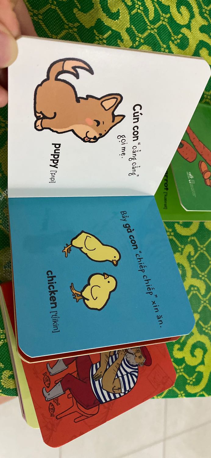 Vô cùng dễ thương nhé!
Rất thích hợp cho các bạn nhỏ nè!
Mình mua cho cháu với giá sale chỉ còn 57,200₫ 
nhưng giá trị vô cùng tuyệt vời!
Sách bìa cứng, nhỏ gọn, cầm vừa tay cho các bé,
nhiều  màu sắc và hình ảnh đáng yêu, kích thích thị giác và trí nhớ cho bé!
Sẽ tiếp tục ủng hộ sách Nhã Nam
Cảm ơn TIKI