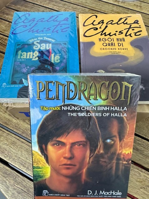 Đang sưu tầm cho đủ bộ. Sách hay nha. Mua những tập đầu lúc Tiki sale rẻ nên tò mò. Không ngờ là nghiện luôn bộ này. Sách còn nguyên seal, Tiki đóng gói kĩ bao gồm cả mốp chống sốc, giao nhanh hơn dự kiến. 5 sao cho Tiki và shipper