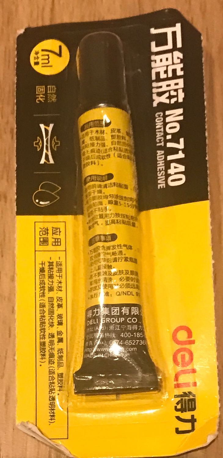 Tiki ship nhanh. Mình mua hôm khuyến mã vì vậy giá khá rẻ. Keo dính tốt, mình mua về để dính lại cái quản lý dây cáp nâm châm baseus mà bị bung cái nâm châm khỏi phần nhựa. Từ lúc dính lại cũng qua khá lâu và ko thấy có vẫn đề gì.